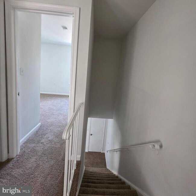 Building Photo - 404 Trefoil Pl