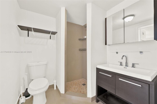 Building Photo - 6450 SW 28th St