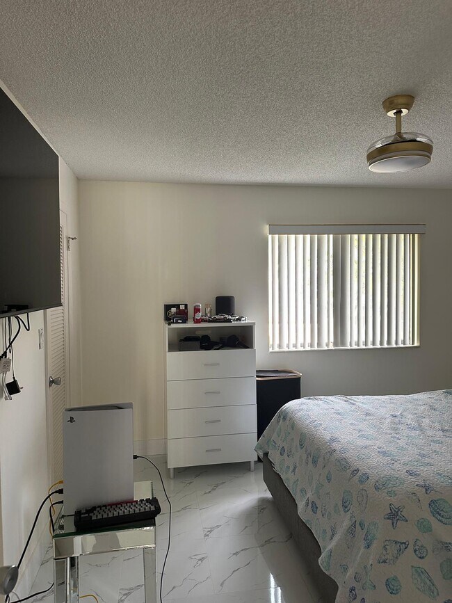 Building Photo - 4557 Luxemburg Ct