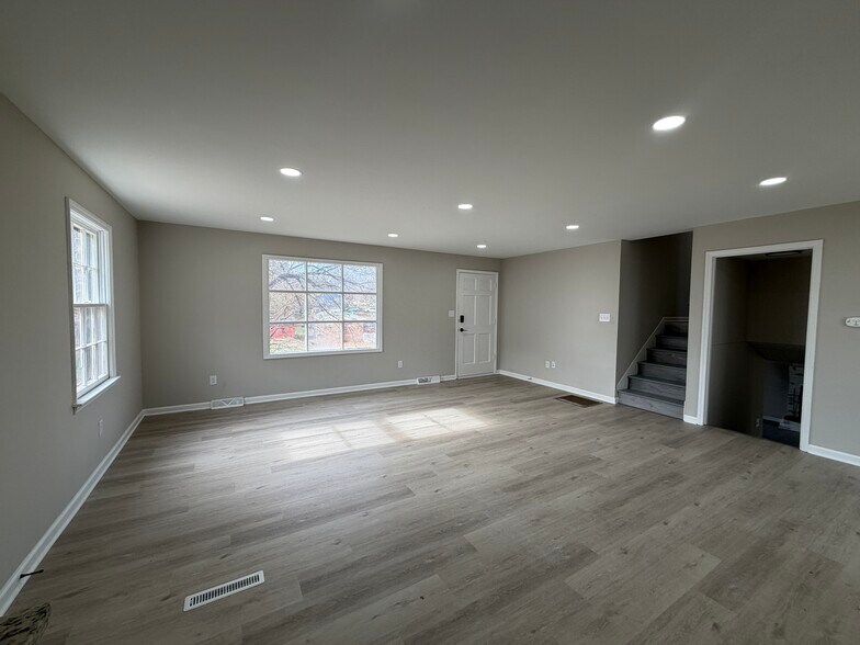 Building Photo - 308 Donna Ave