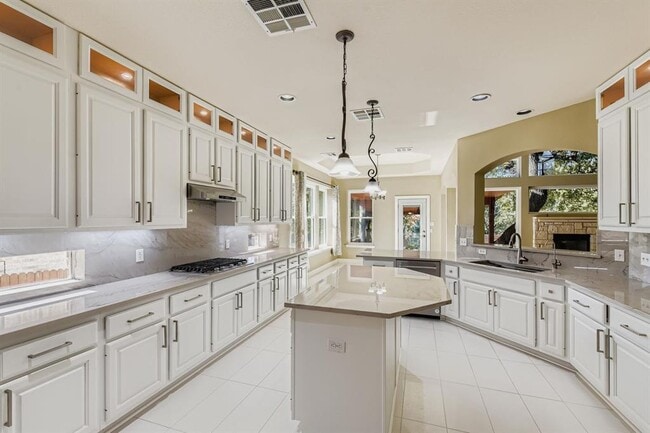 Building Photo - 1028 Horseback Hollow