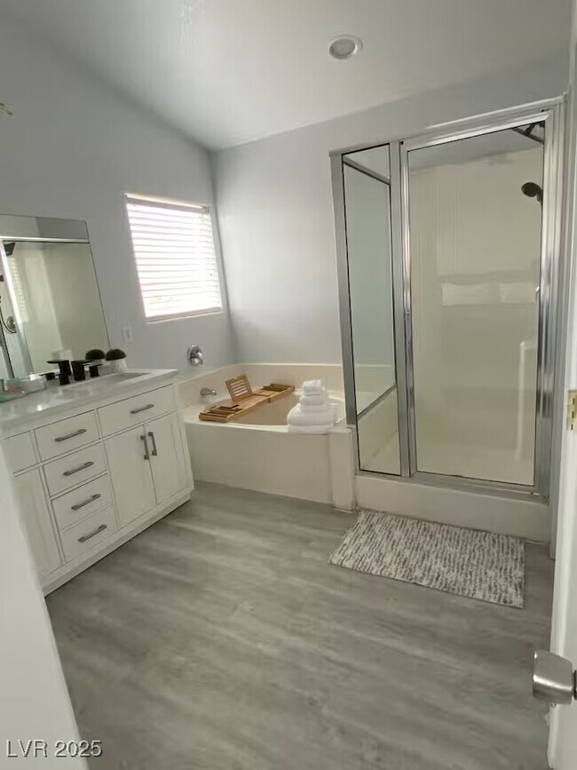 Building Photo - 7192 Shimmering Ave