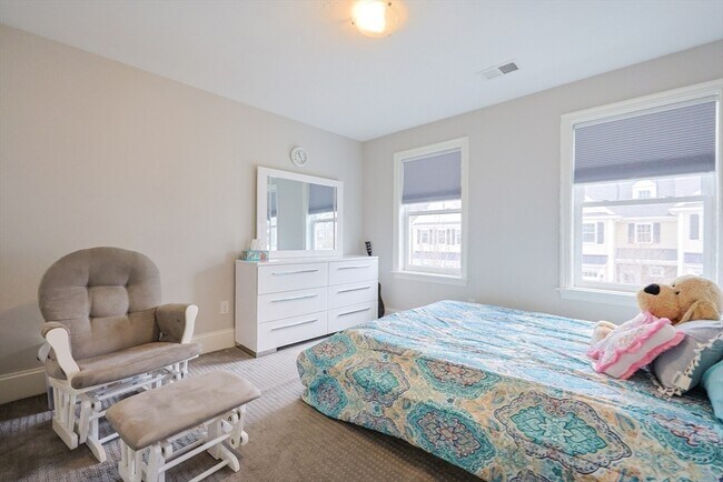 Building Photo - 8 Riverstone Way