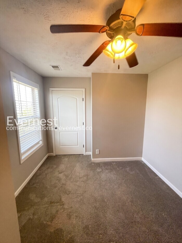 Building Photo - 1504 Apache Way