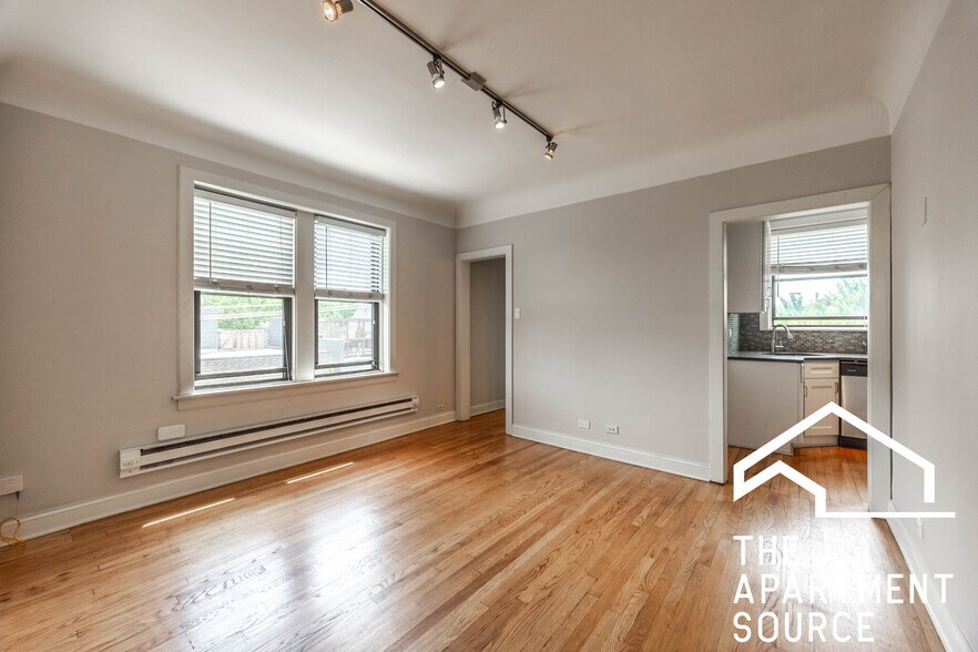 Primary Photo - 2315 N Rockwell St