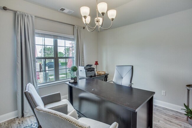 Building Photo - 2103 Silsbee Ct