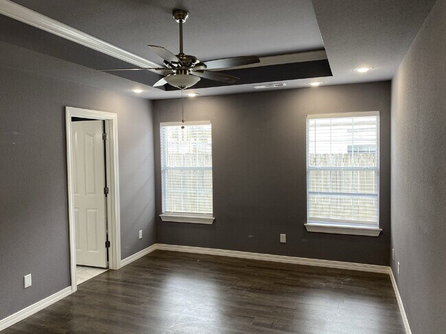 Building Photo - 572 Branchwood Ave