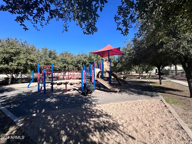 Building Photo - 2669 S Peppertree Dr