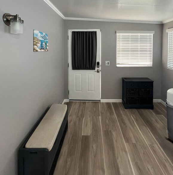 Building Photo - 6501 SE 55th St