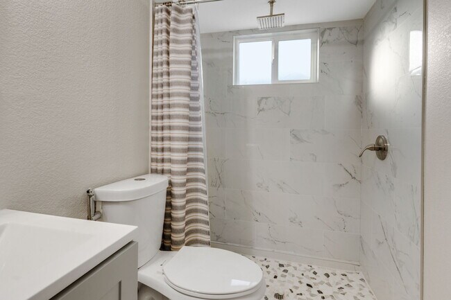 Building Photo - 3919 Tennyson Ave