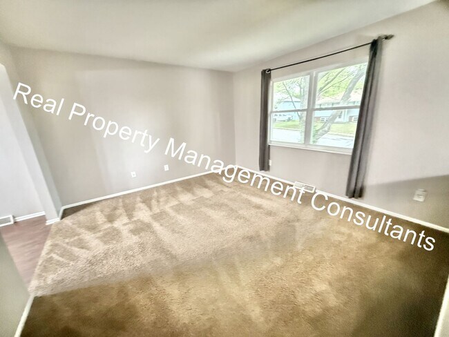 Building Photo - $600 Rent Credit on 3 Bedroom Split-Level ...