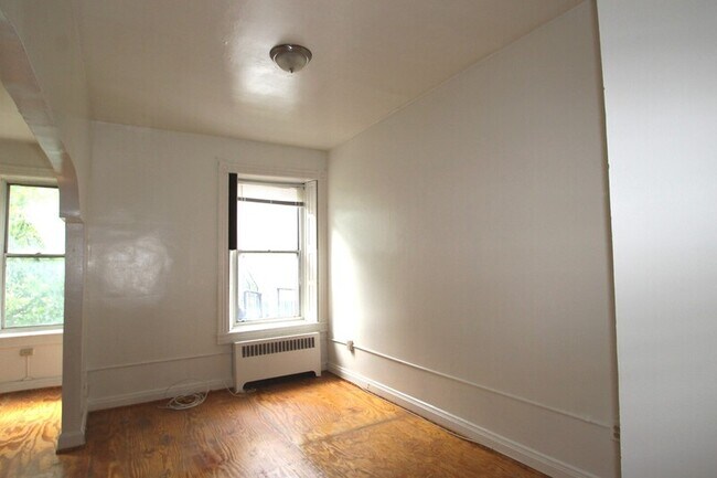 Building Photo - 6 E Preston St