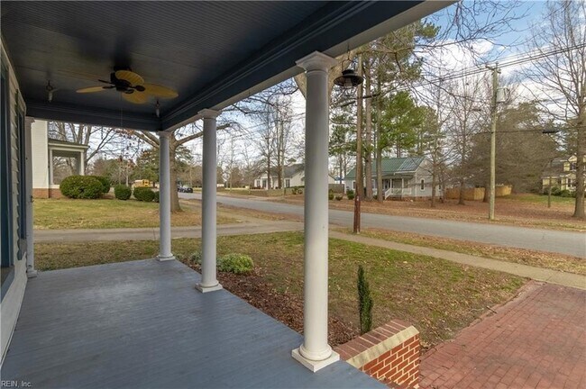 Building Photo - 227 James St