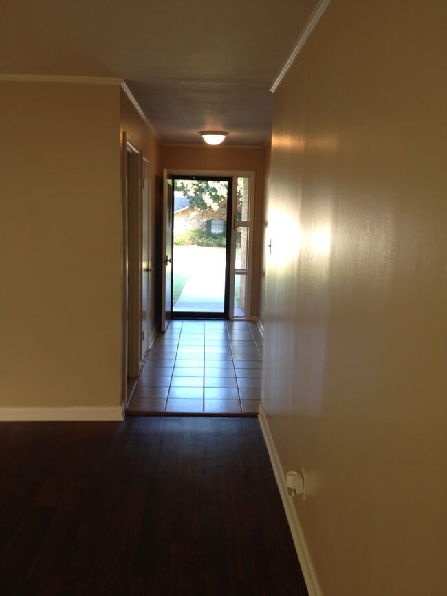 Building Photo - 2101 Smallwood Dr