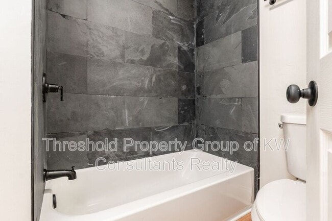 Building Photo - 479 Siebert St