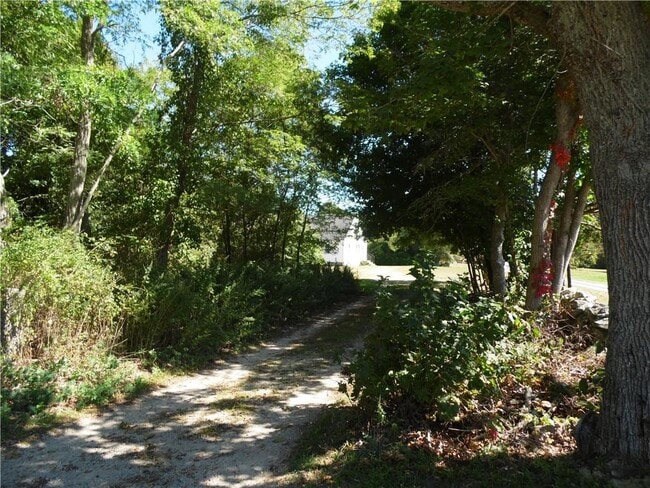 Building Photo - 182 Westerly Bradford Rd