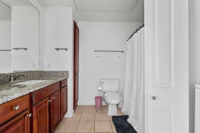 Building Photo - 7575 Kirby Dr