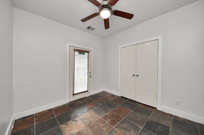 Building Photo - 2911 Chartres St