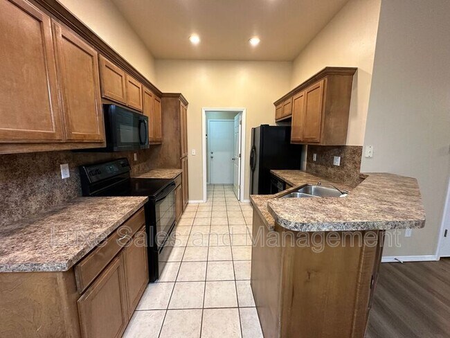 Building Photo - 706 Rockridge Cir
