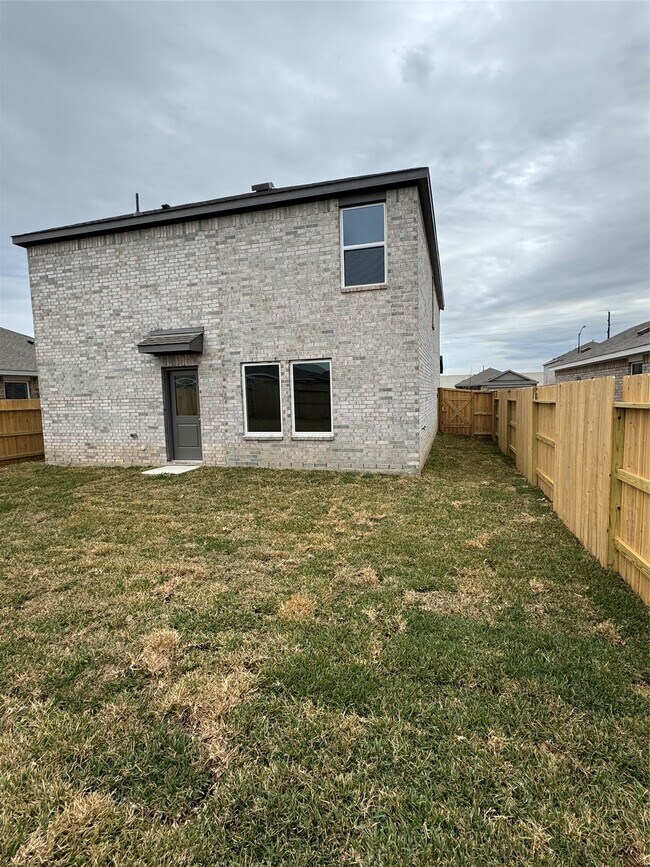 Building Photo - 16715 Old Wagon Wy