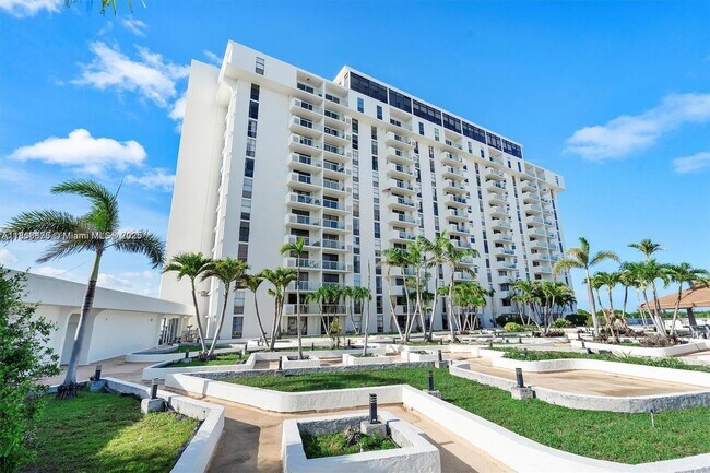 Building Photo - 13499 Biscayne Blvd