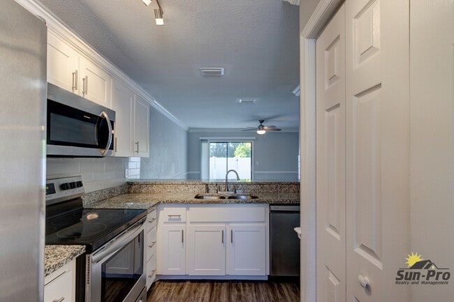 Building Photo - 480 Reed Canal Rd