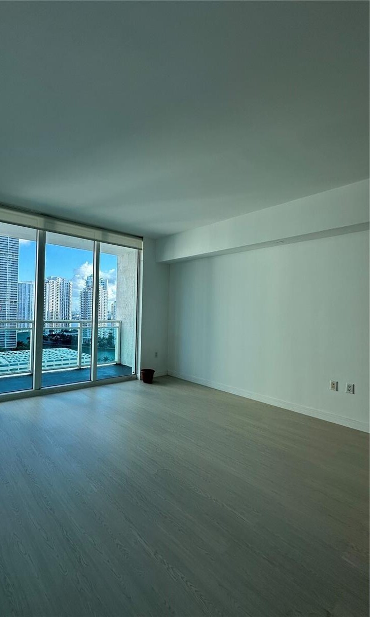 Building Photo - 950 Brickell Bay Dr