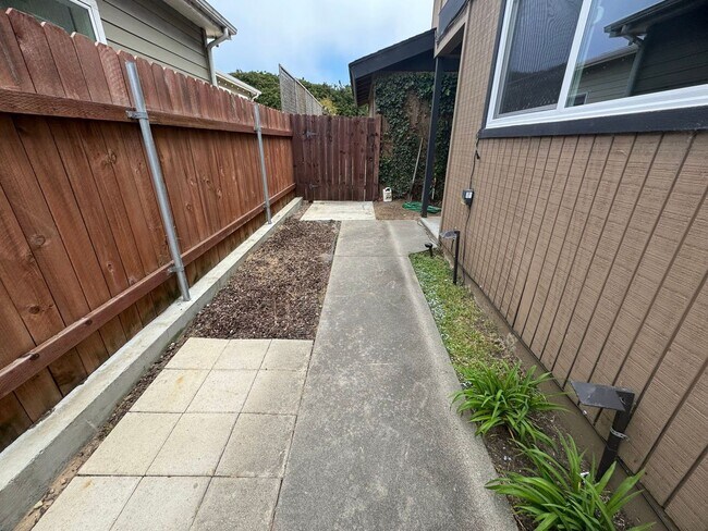 Building Photo - 1283-1285 S 16th St