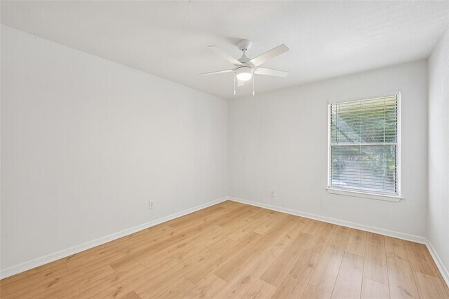 Building Photo - 3204 Menchaca Rd