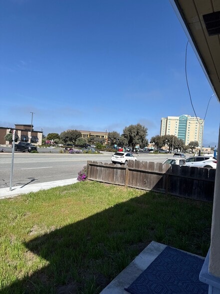Building Photo - 1260 Canyon Del Rey Blvd