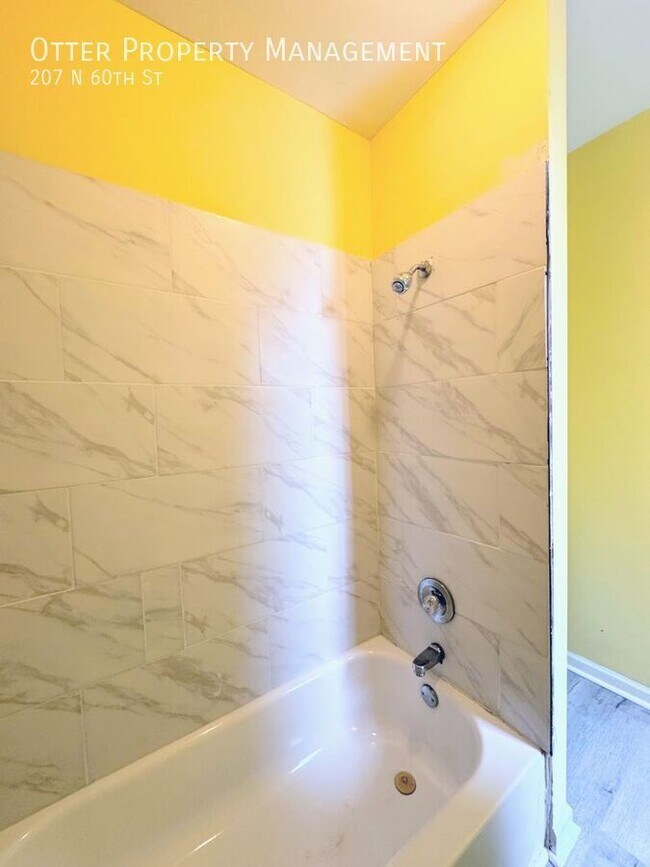 Building Photo - 207 N 60th St