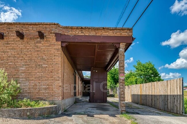 Building Photo - 5300 Wonder Dr