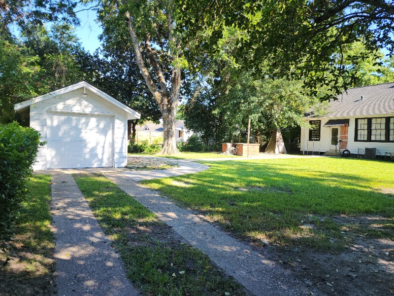 Building Photo - 2408 Dauphin St