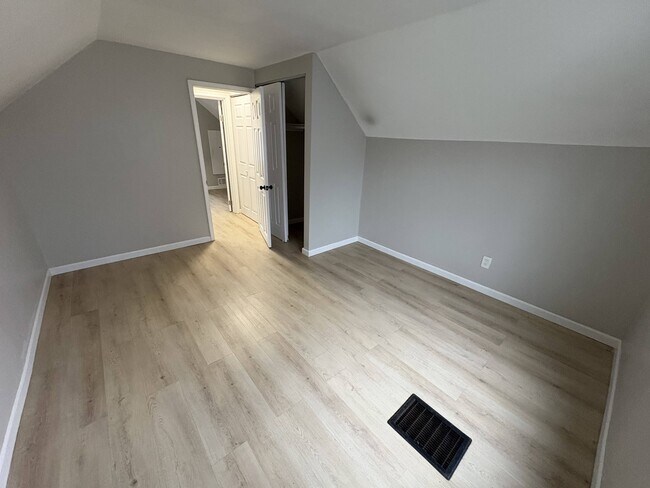 Building Photo - 2622 Hiawatha St