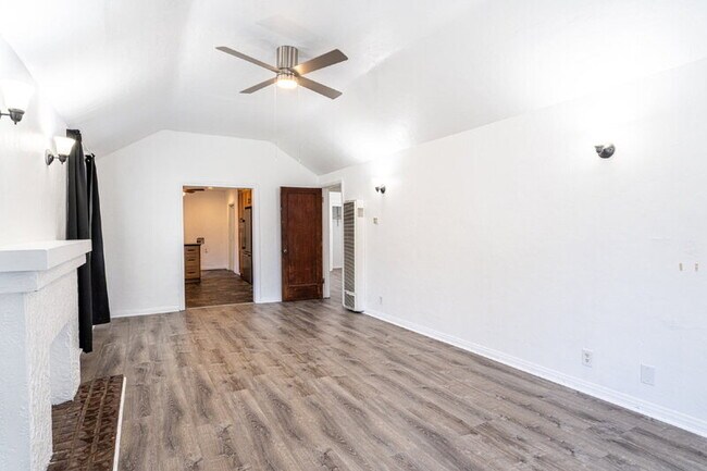 Building Photo - 6765 Lemon Ave