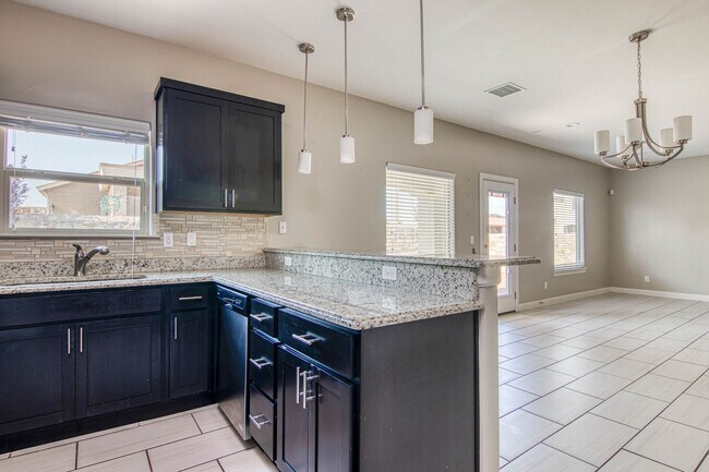 Building Photo - Eastside Beautiful 3 bed/2 baths