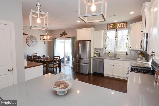 Building Photo - 326 W Hamlin Ave