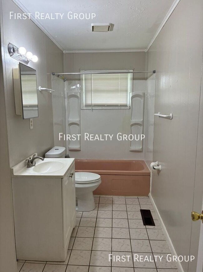 Building Photo - 1498 Elaine St