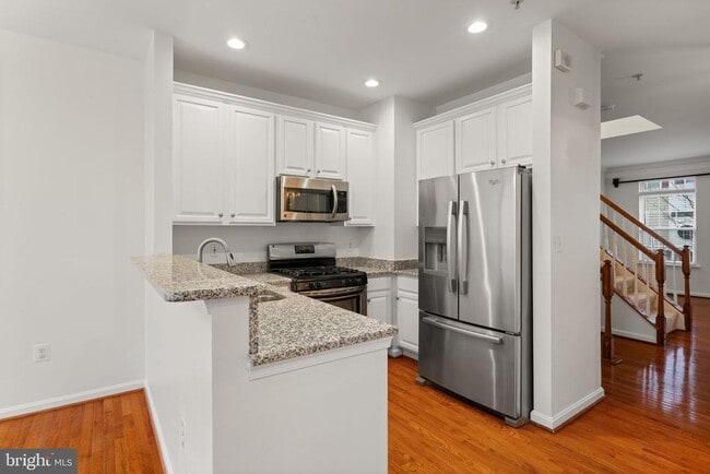 Building Photo - 5061 Kilburn St