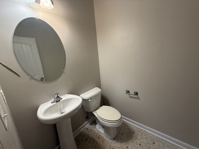 Building Photo - 50 Huntington Dr