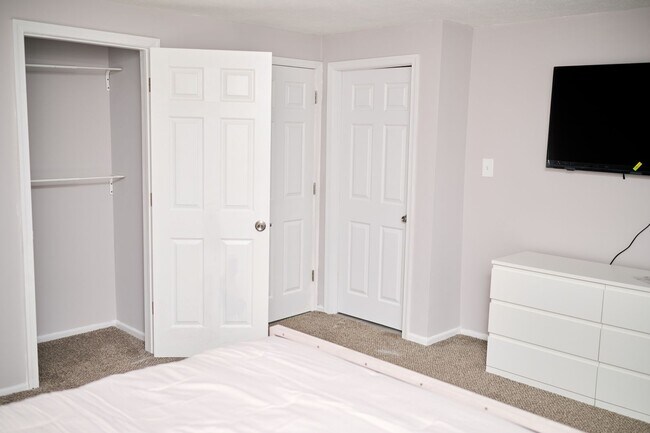 Building Photo - Spacious 4BR/2BA Furnished Home w/ Utilities, Mini Gym & Large Fenced Yard – Pinefield, Waldorf MD