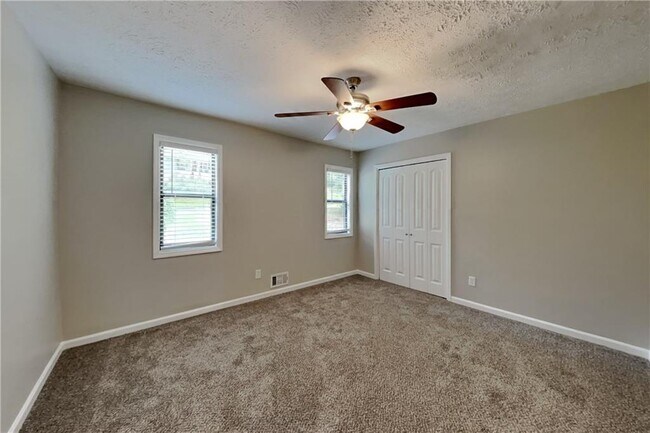 Building Photo - 1630 Rex Dr
