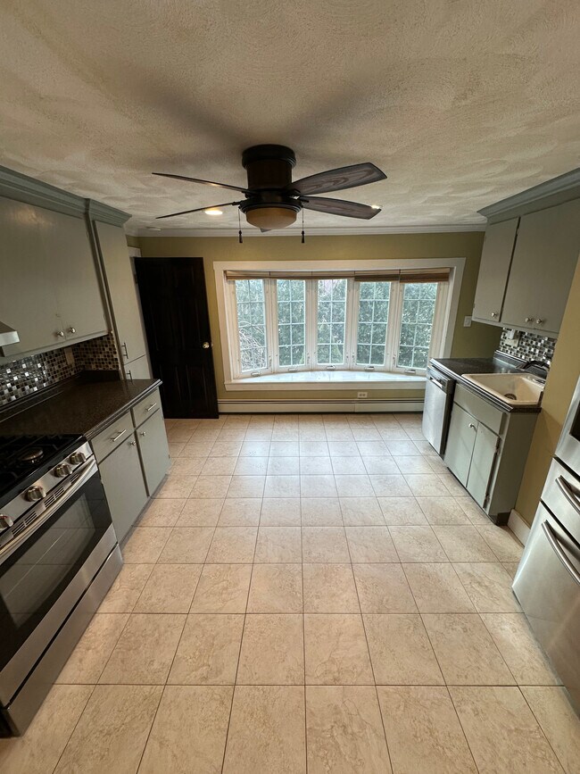 Building Photo - 51 Granville Ave