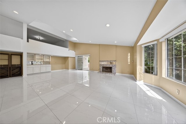 Building Photo - 2255 E Chevy Chase Dr