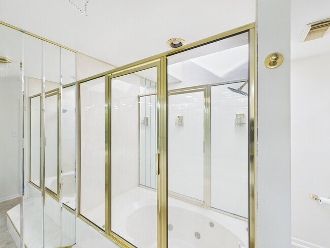 Building Photo - 7611 Hopewell Ln