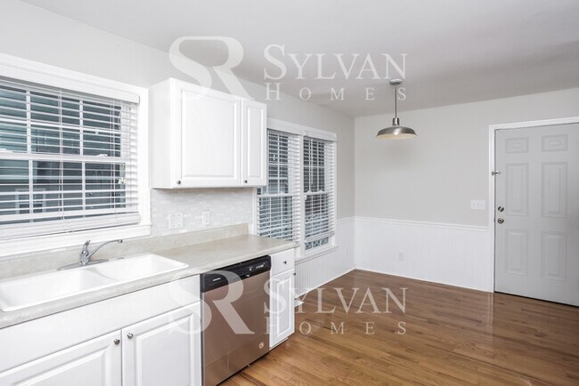 Building Photo - Enjoy Relaxation & Sophistication in this lovely 3 bedroom, 2.5 bath home.