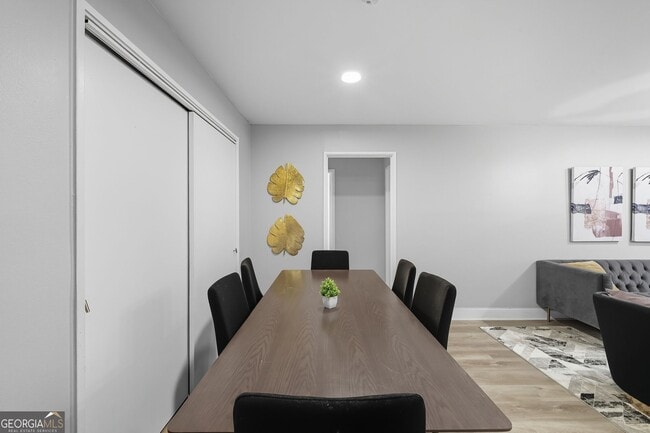 Building Photo - 3645 Peachtree Rd NE