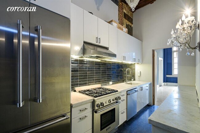 Building Photo - 13 Gramercy Park S