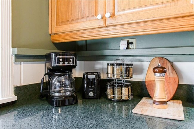 Building Photo - 4061 Lower Roswell Rd