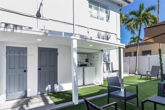Building Photo - 8430 Harding Ave